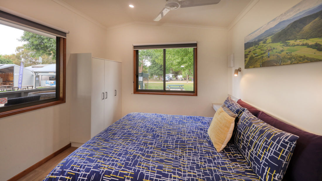 Deluxe Cabin 2 bdr - main bedroom with queen bed
